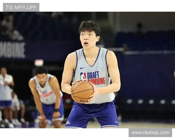 杨瀚森内线强攻突破 自投自抢补篮完成得分展现霸气表现 杨瀚森内线强攻突破 自投自抢补篮完成得分展现霸气表现