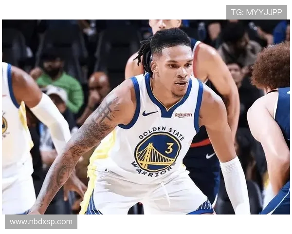 理查德成为球队历史第三位新秀单场30分5三分与库里穆迪并肩前行